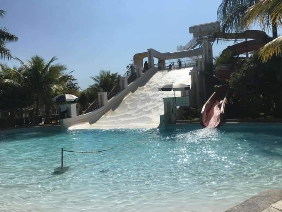 Hotel Lacqua diroma com fogão, geladeira, micro-ondas, Park aquático 24h, acomoda até 5 pessoas Caldas Novas Exterior foto